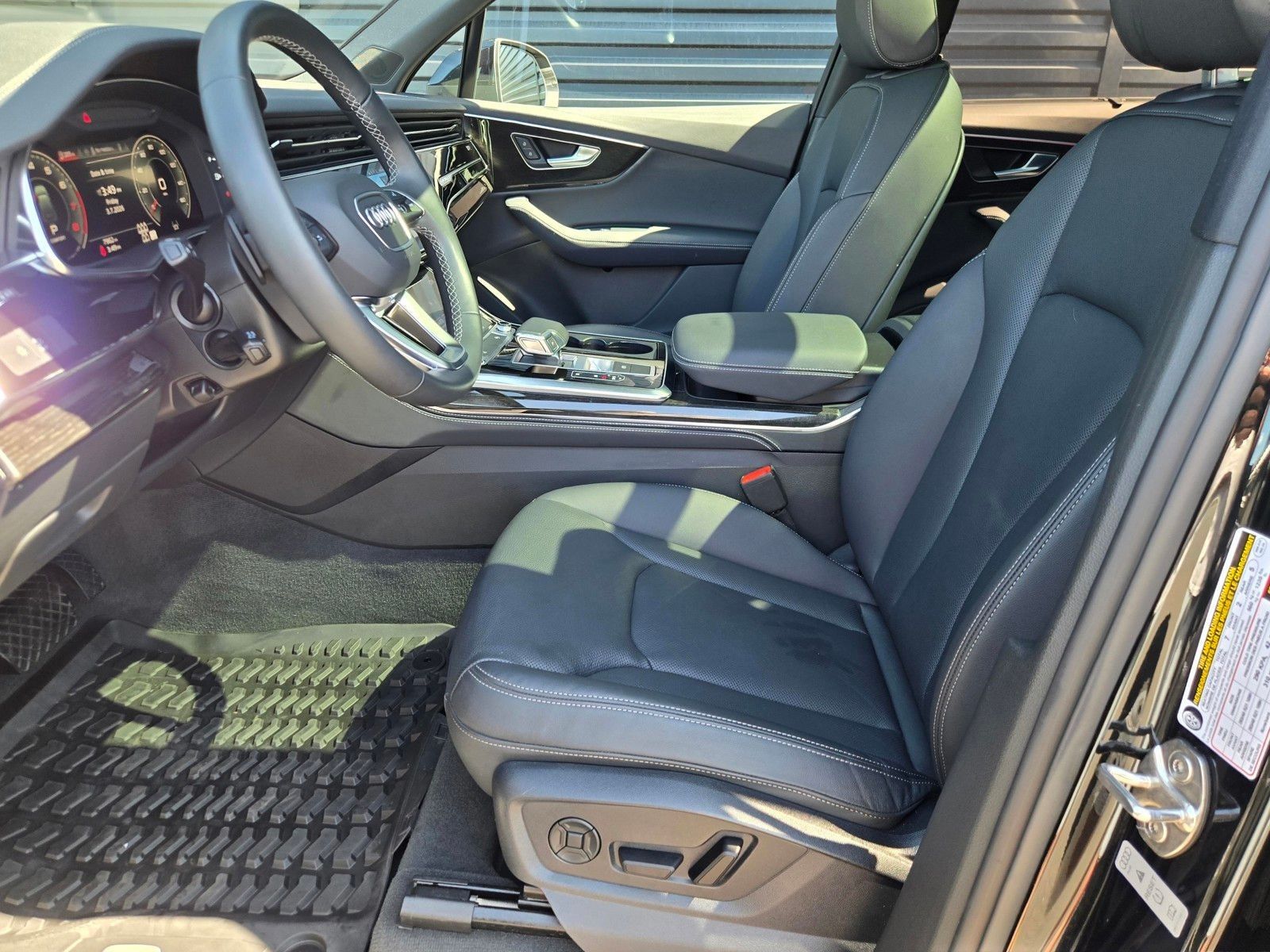 2025 Audi Q7 55 Premium Plus — full photo 25 of 45
