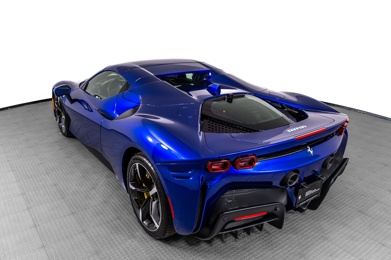 2025 Ferrari SF90 Spider — full photo 64 of 66