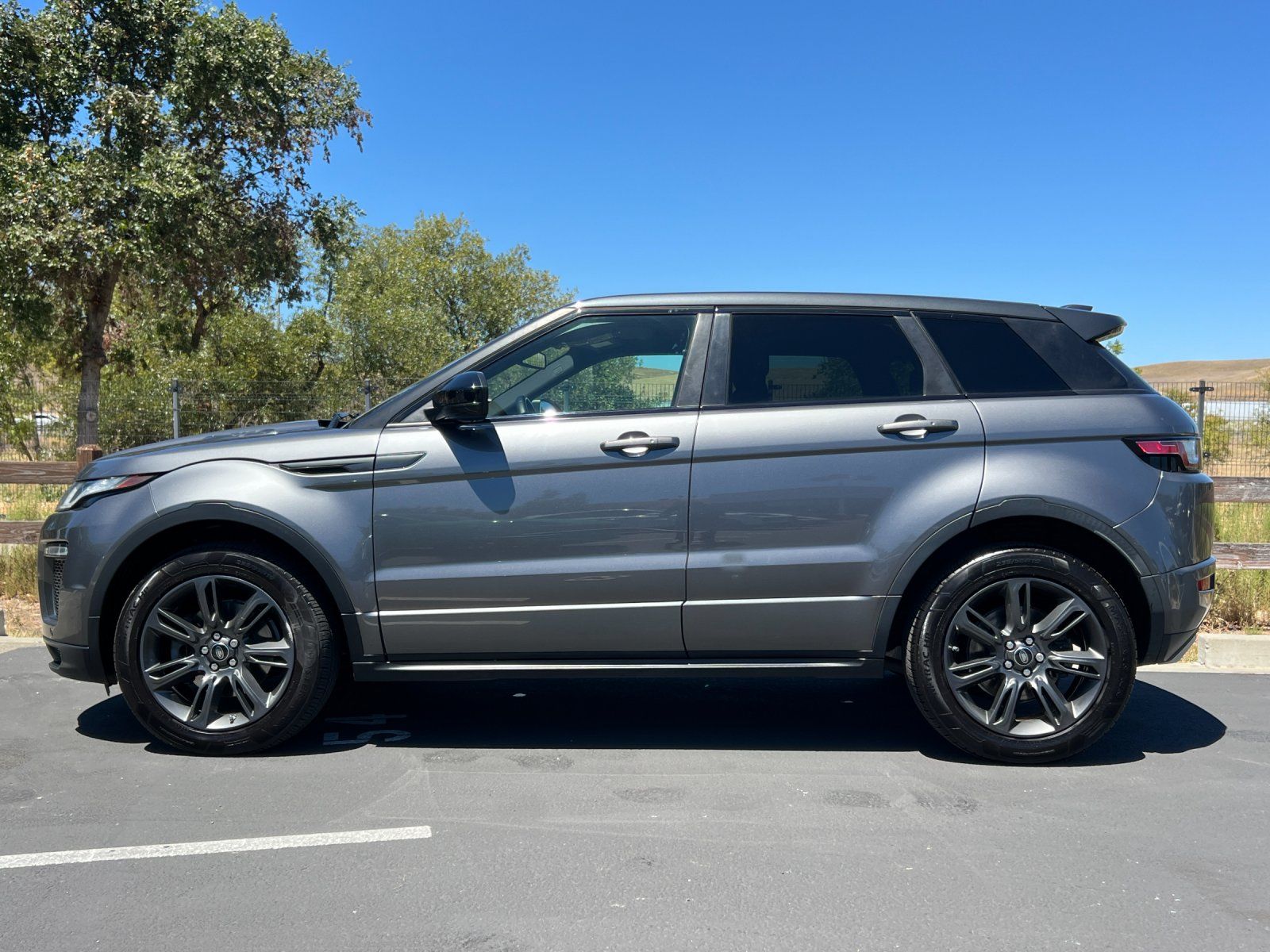 2018 Land Rover Range Rover Evoque Landmark Edition — full photo 2 of 28