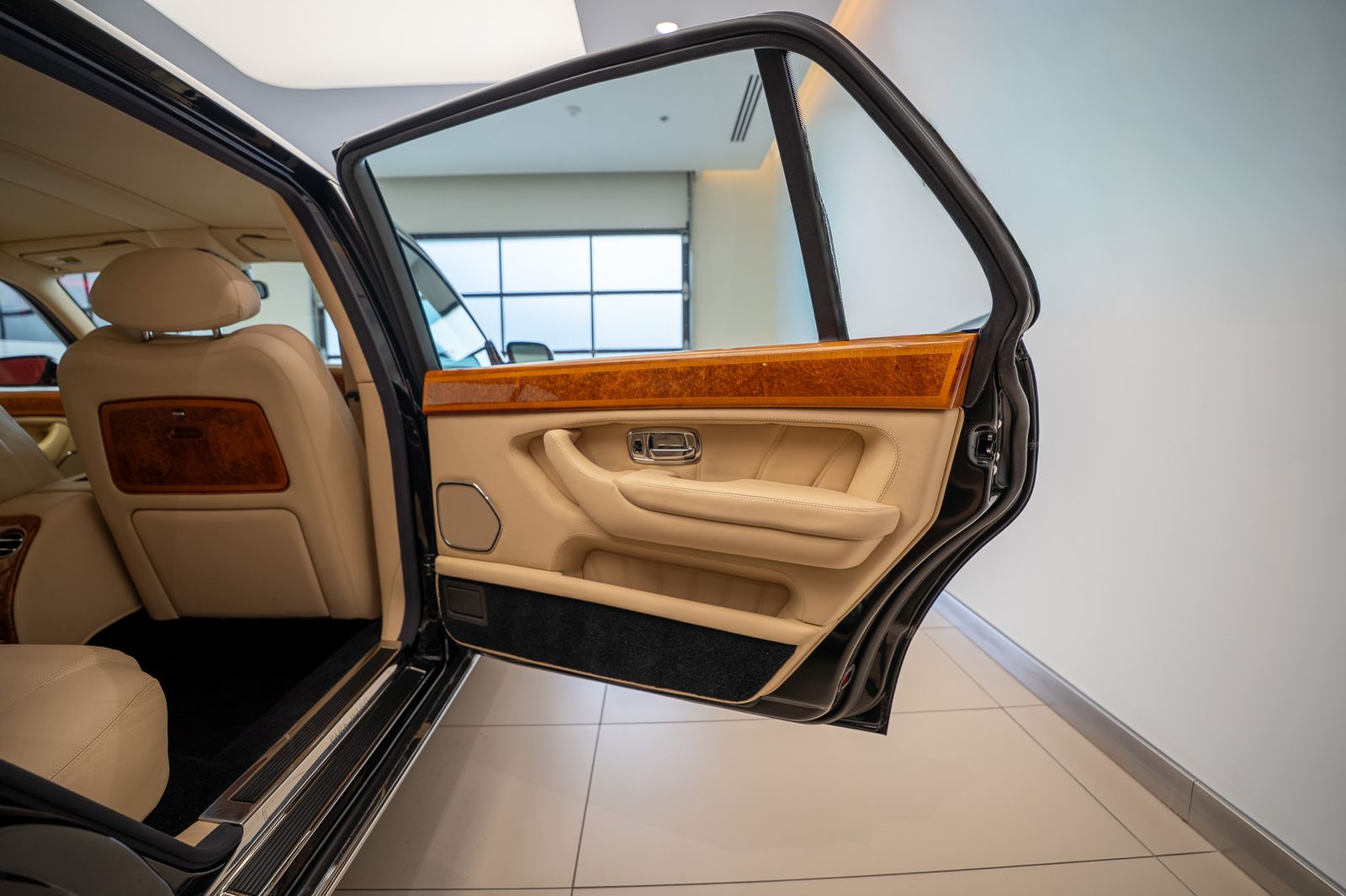 2002 Rolls-Royce Park Ward — foto completa 31 de 31