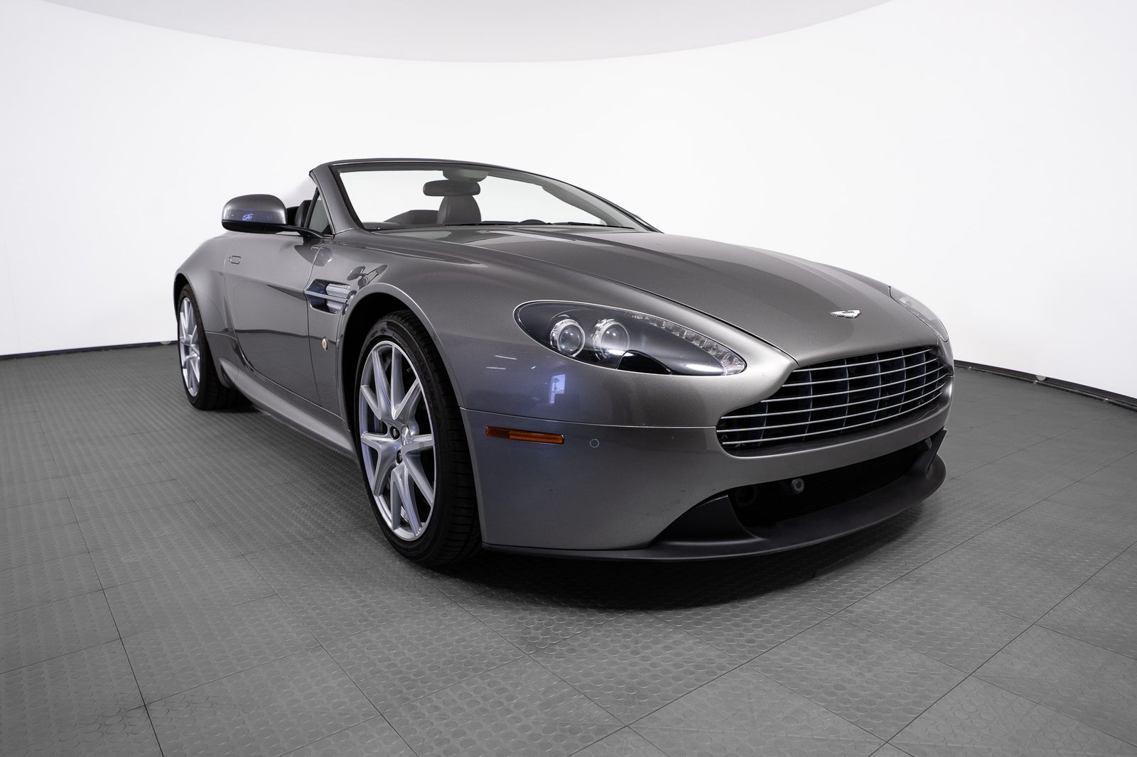 2012 Aston Martin V8 Vantage — foto completa 7 de 49
