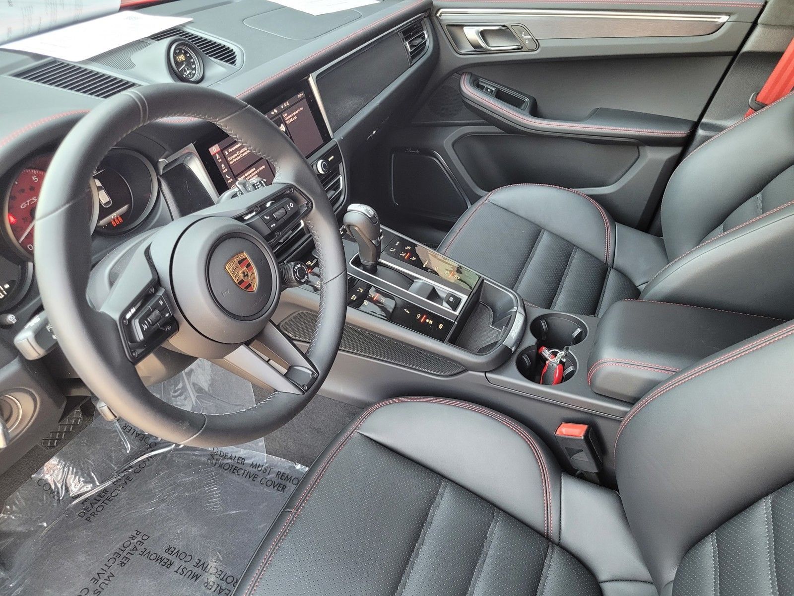 2026 Porsche Macan GTS — full photo 4 of 28