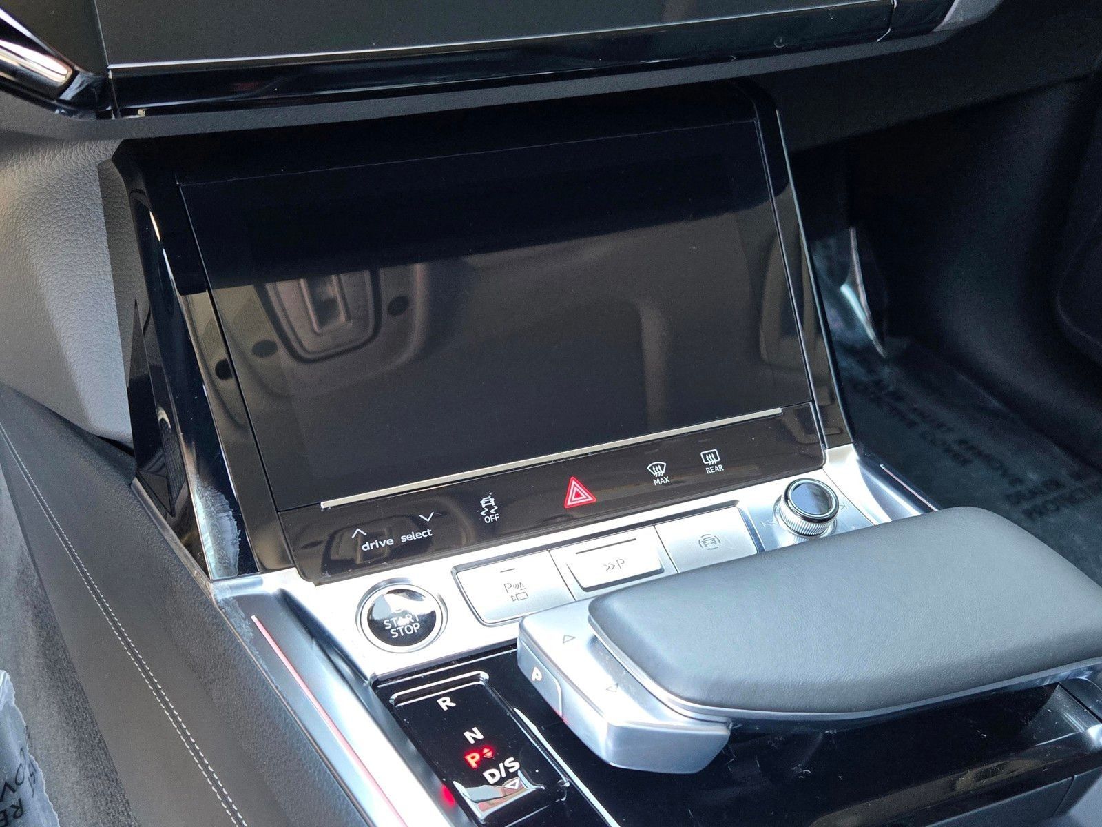 2024 Audi Q8 e-tron Prestige — foto completa 22 de 45