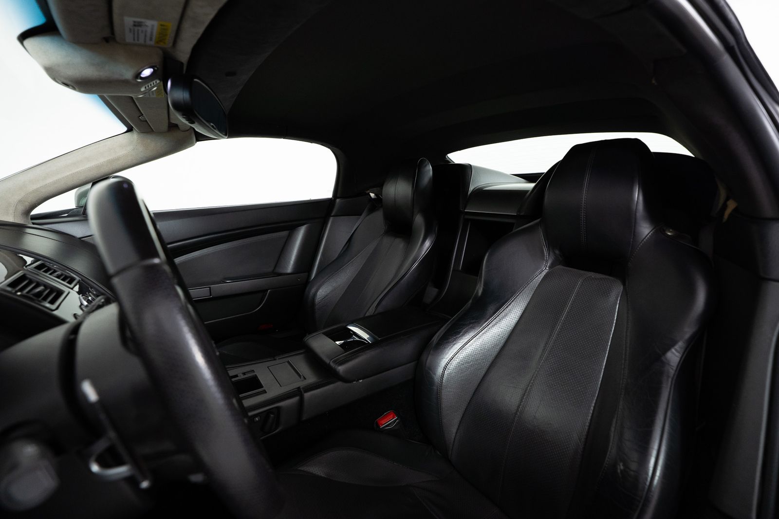 2012 Aston Martin V8 Vantage — foto completa 41 de 49
