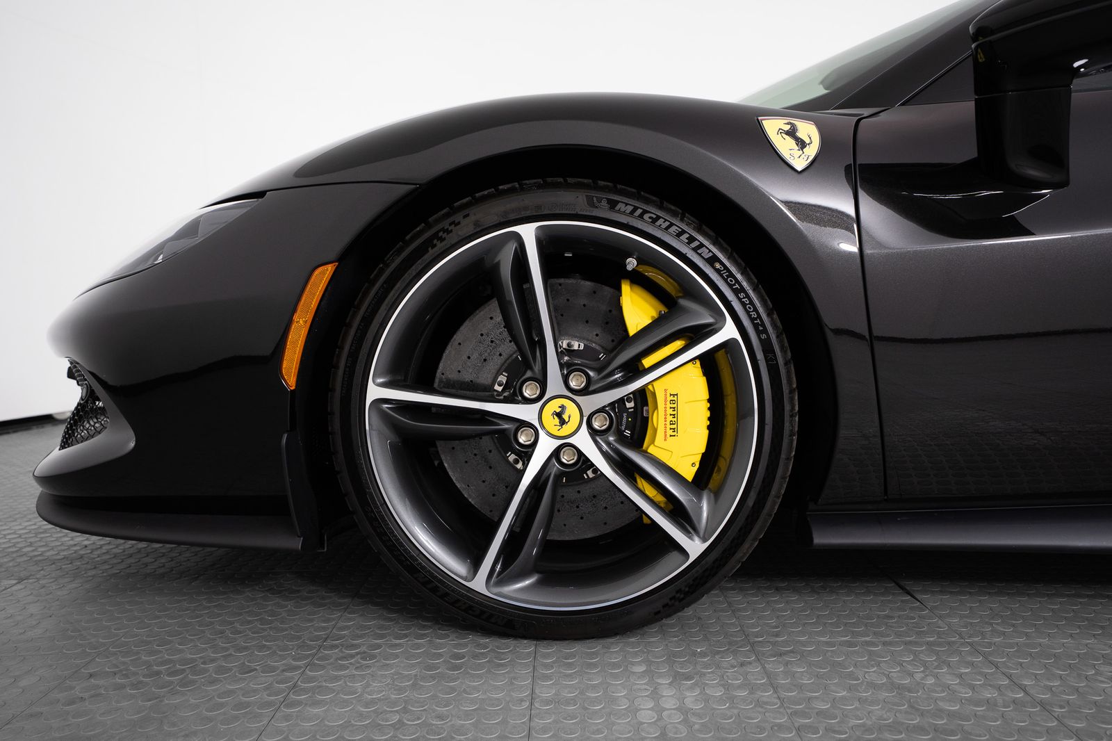2024 Ferrari 296 GTB — foto completa 9 de 41