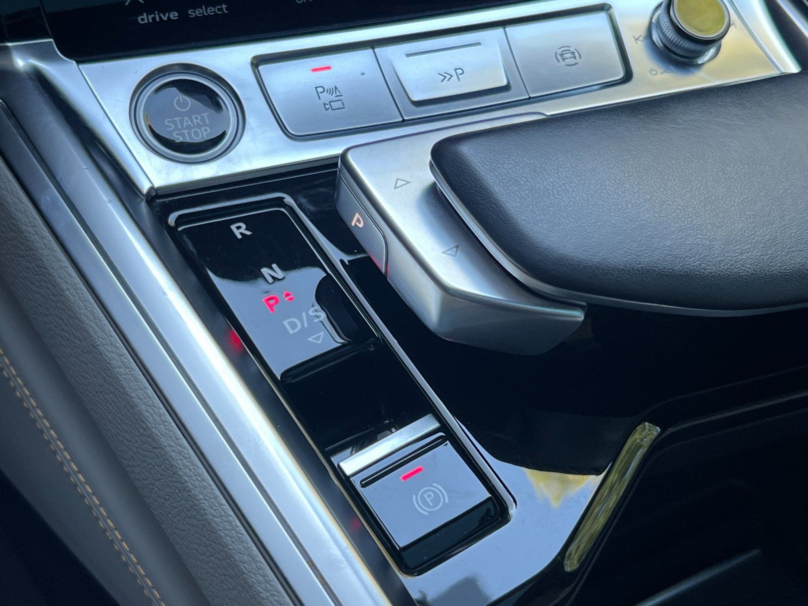 2024 Audi Q8 Sportback e-tron Prestige — foto completa 21 de 28