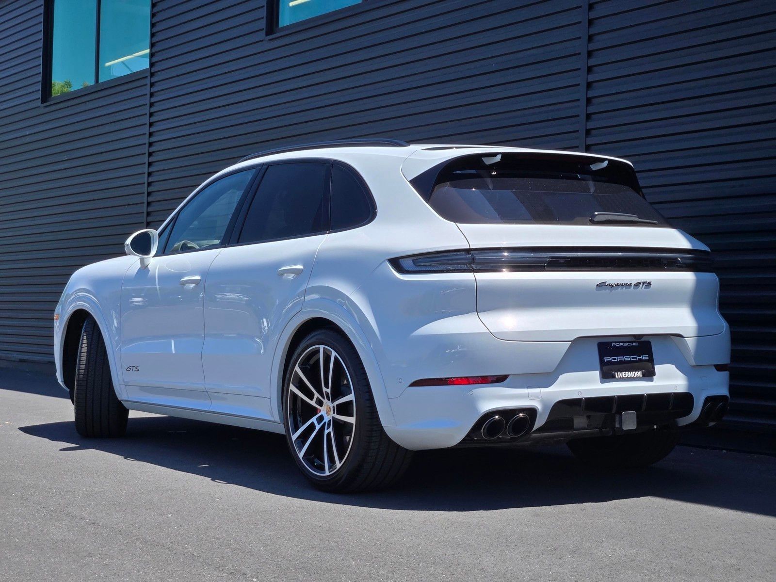 2026 Porsche Cayenne GTS — full photo 3 of 27