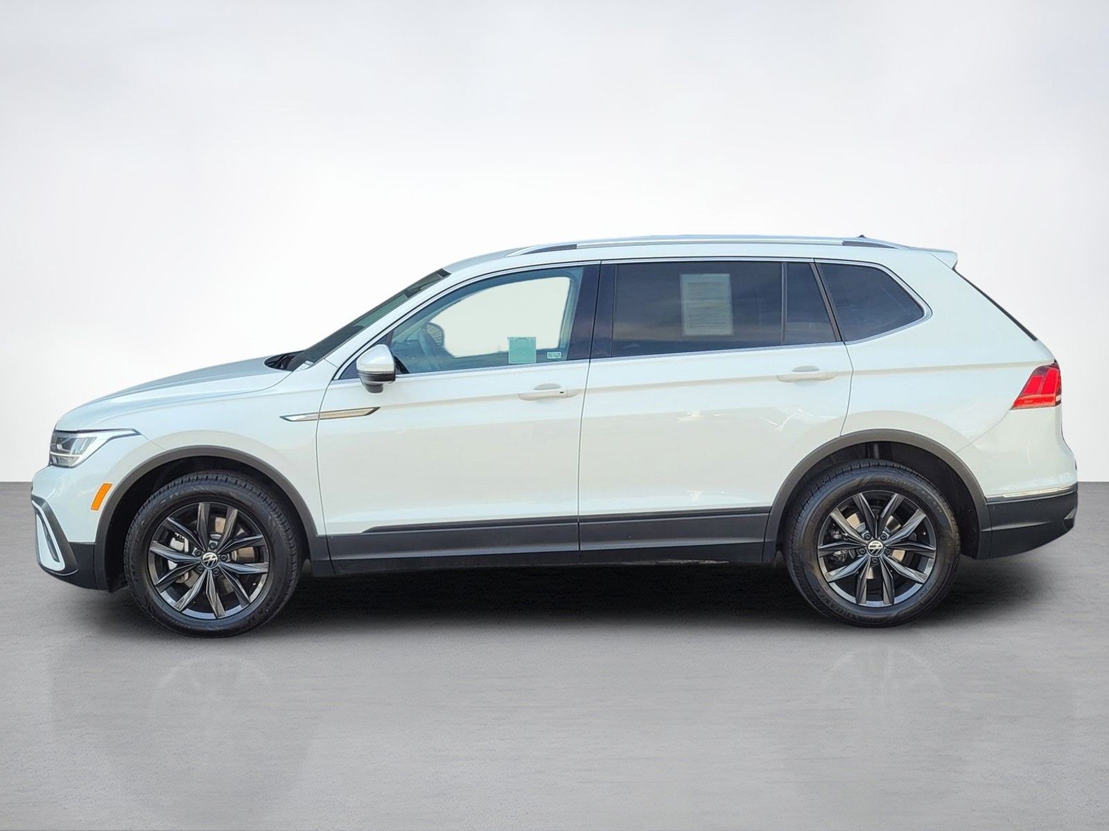 2024 Volkswagen Tiguan 2.0T SE — foto completa 3 de 45