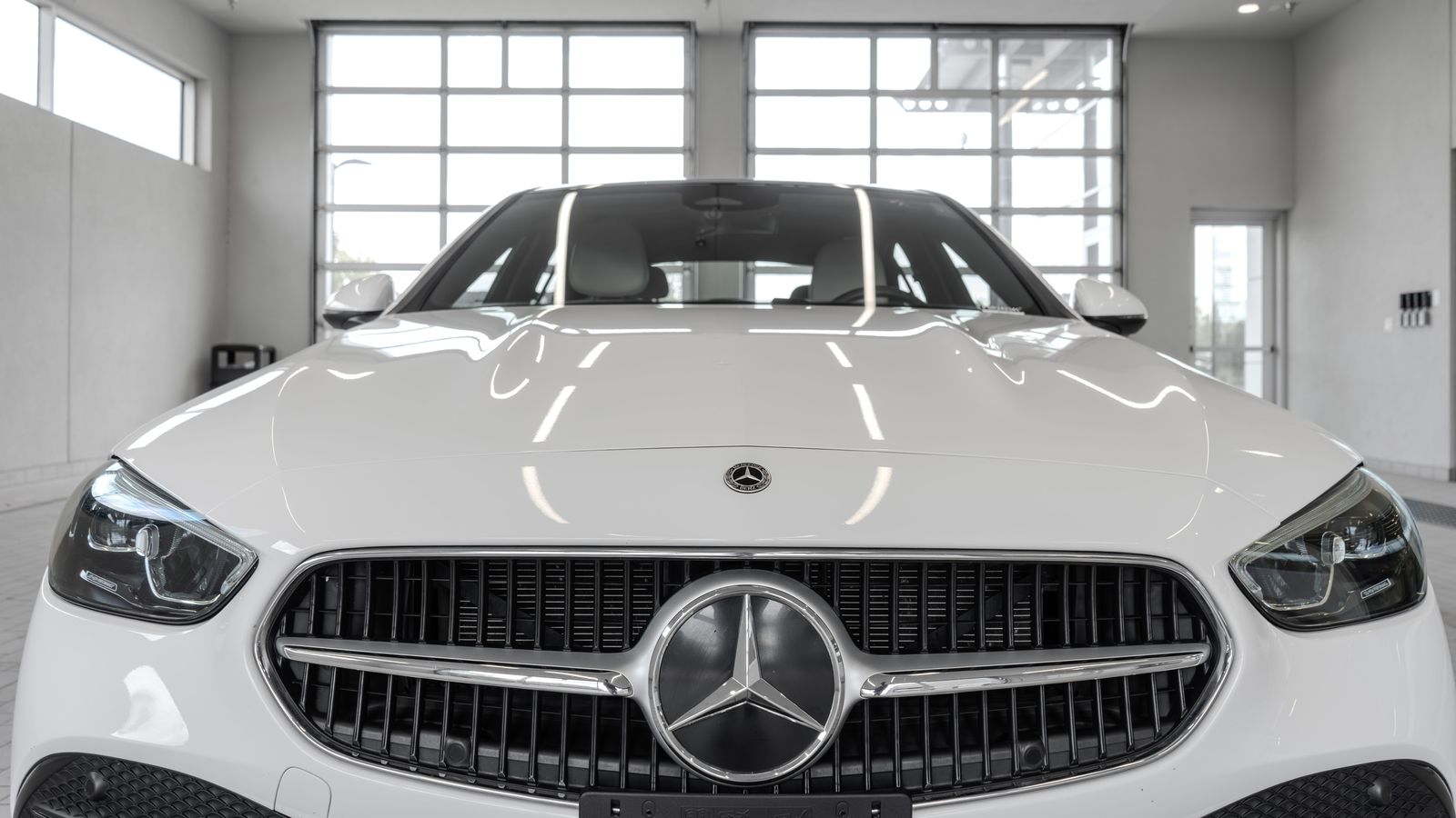 2025 Mercedes-Benz C-Class C 300 — foto completa 23 de 35