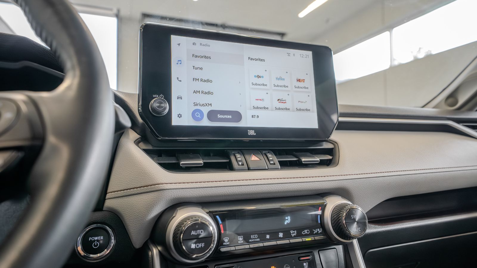 2024 Toyota RAV4 Hybrid Limited — full photo 33 of 35