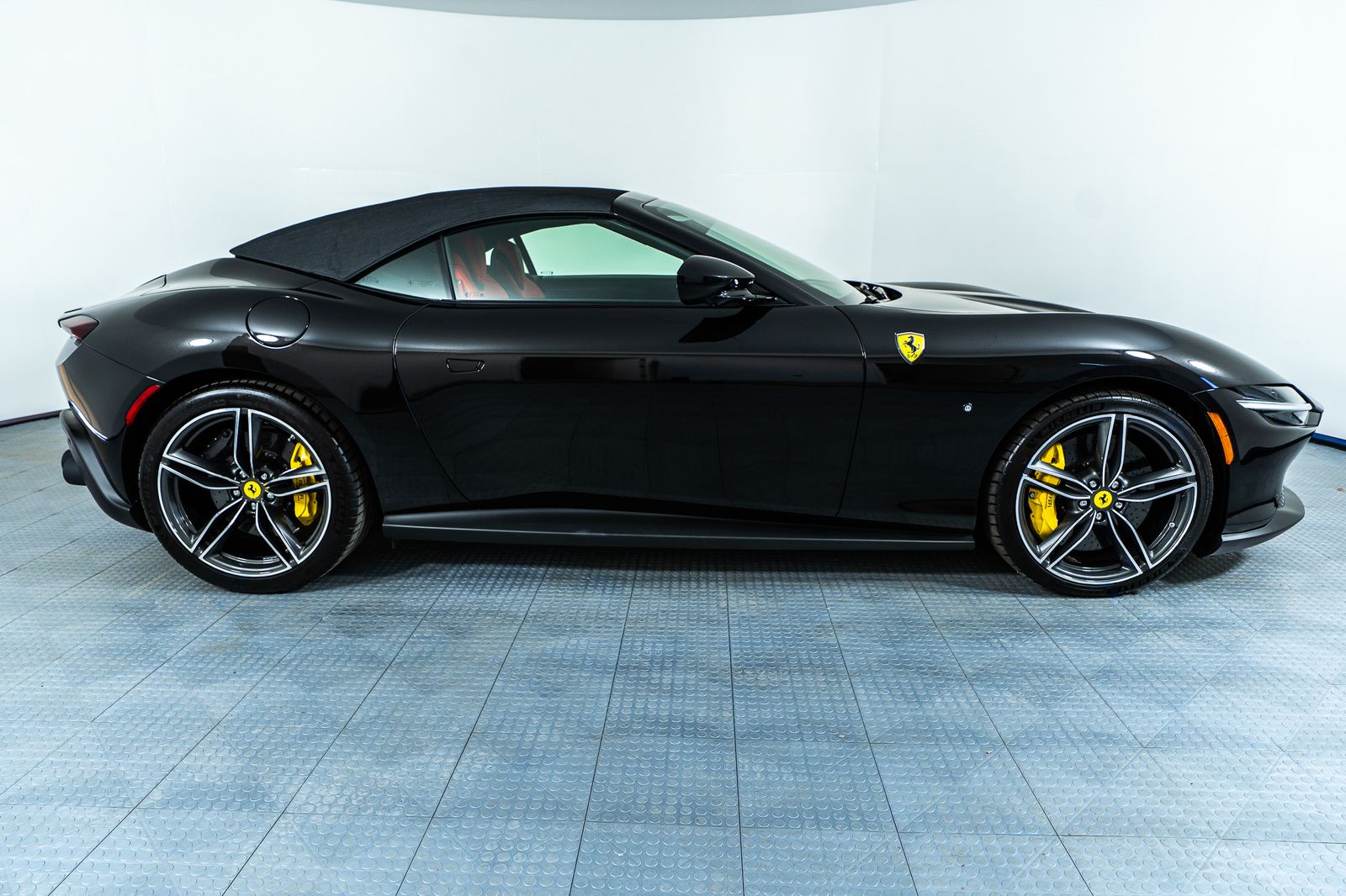 2025 Ferrari Roma Spider — foto completa 39 de 41