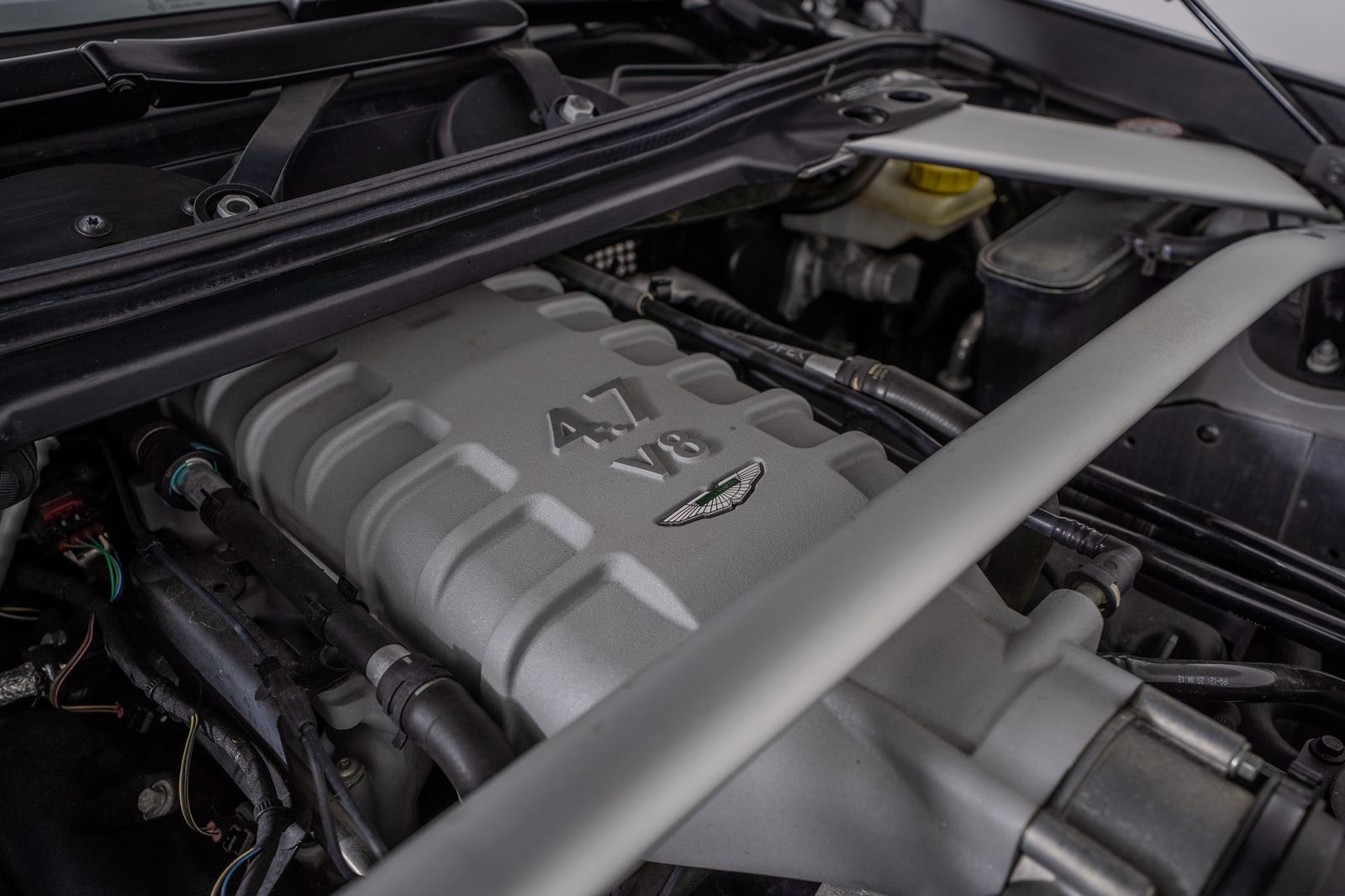 2012 Aston Martin V8 Vantage — foto completa 36 de 49
