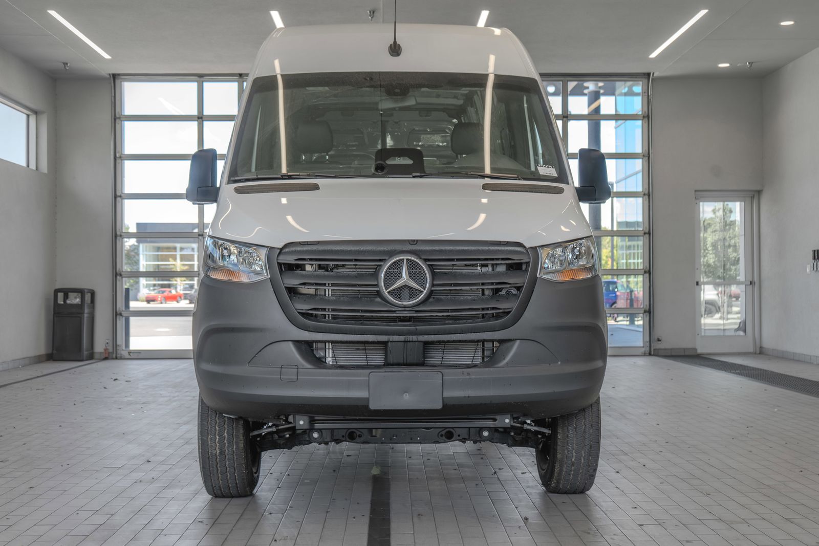2025 Mercedes-Benz Sprinter 2500 Cargo 144 WB — foto completa 11 de 37