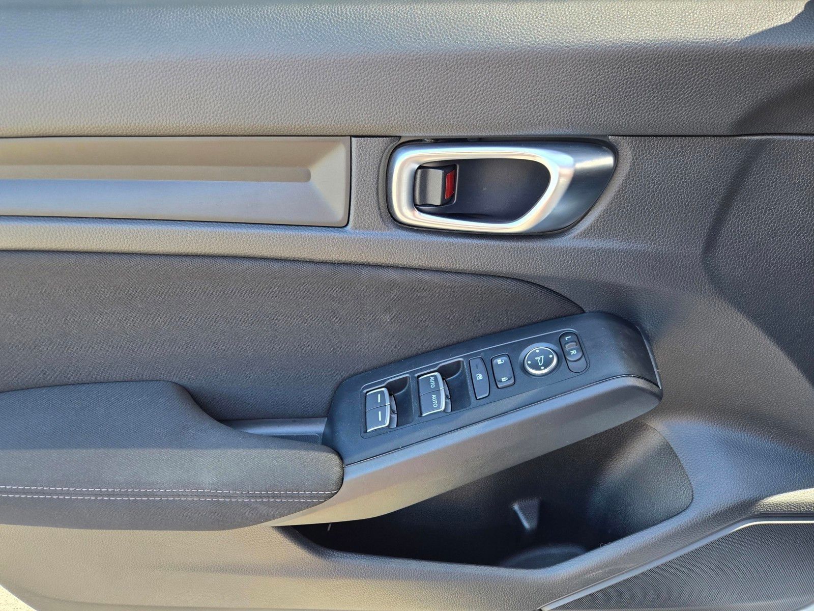 2025 Honda Civic Sport — full photo 17 of 28