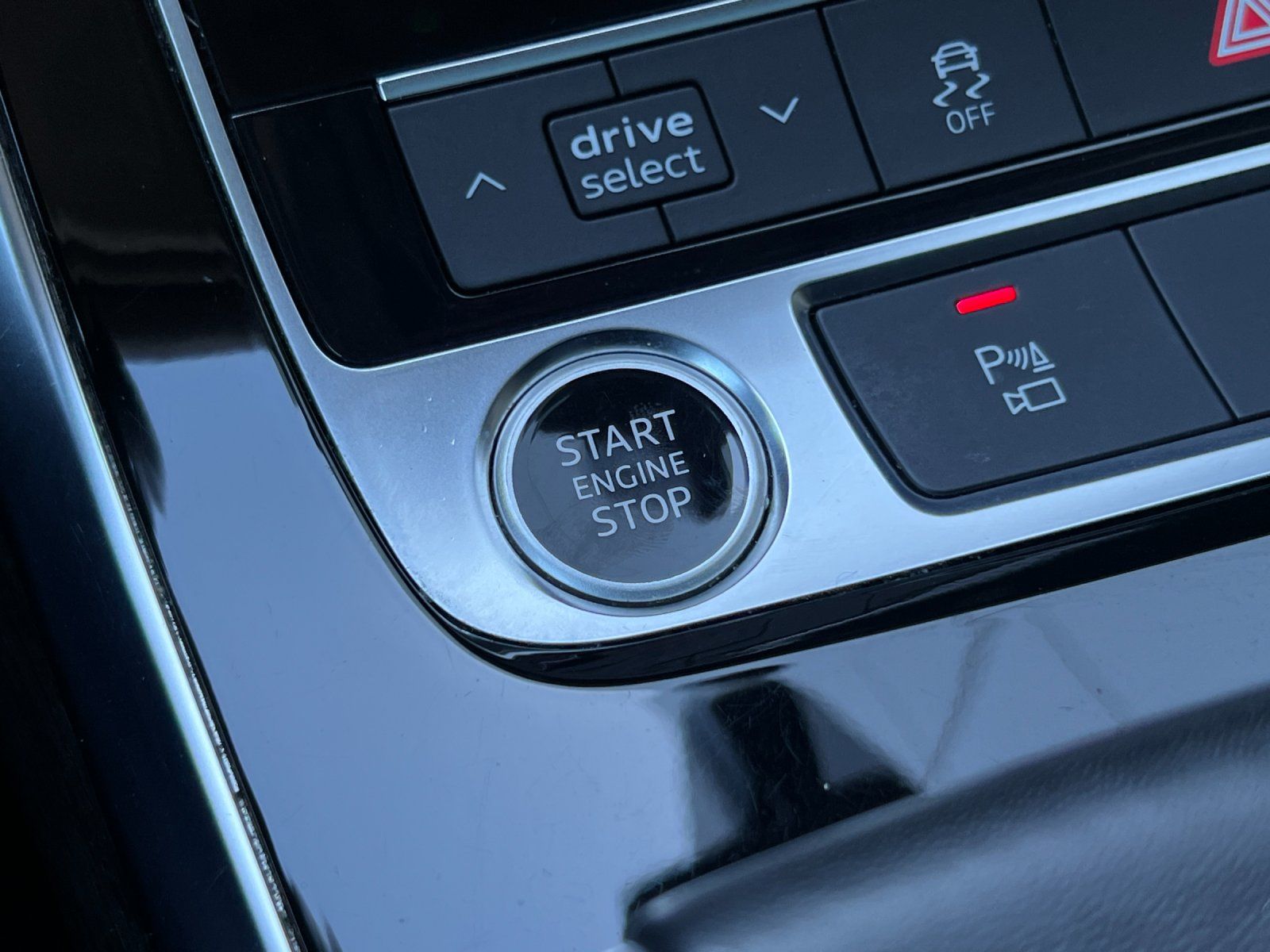 2023 Audi Q7 55 Premium Plus — full photo 24 of 30