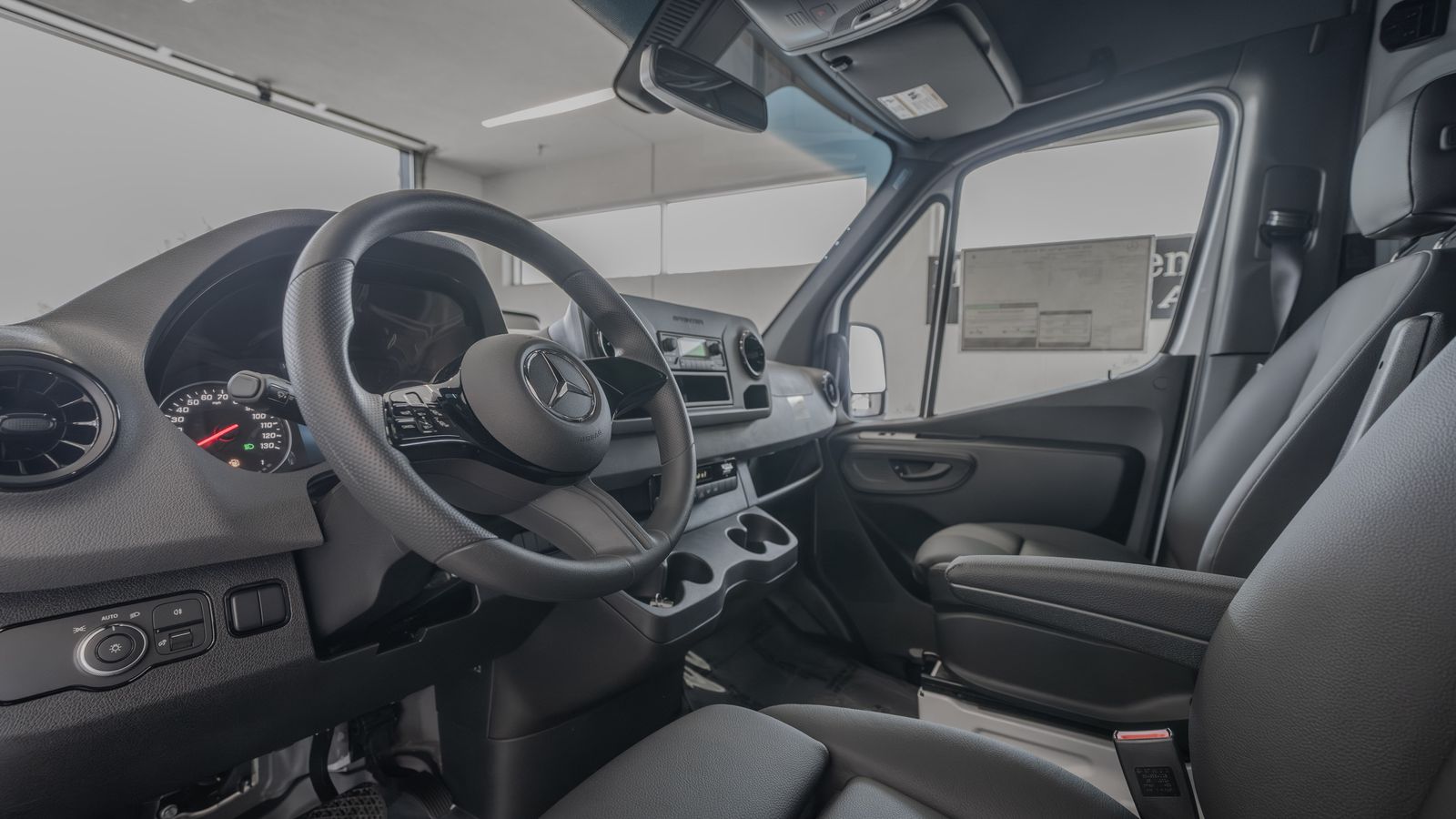 2025 Mercedes-Benz Sprinter 2500 Cargo 144 WB — full photo 6 of 35