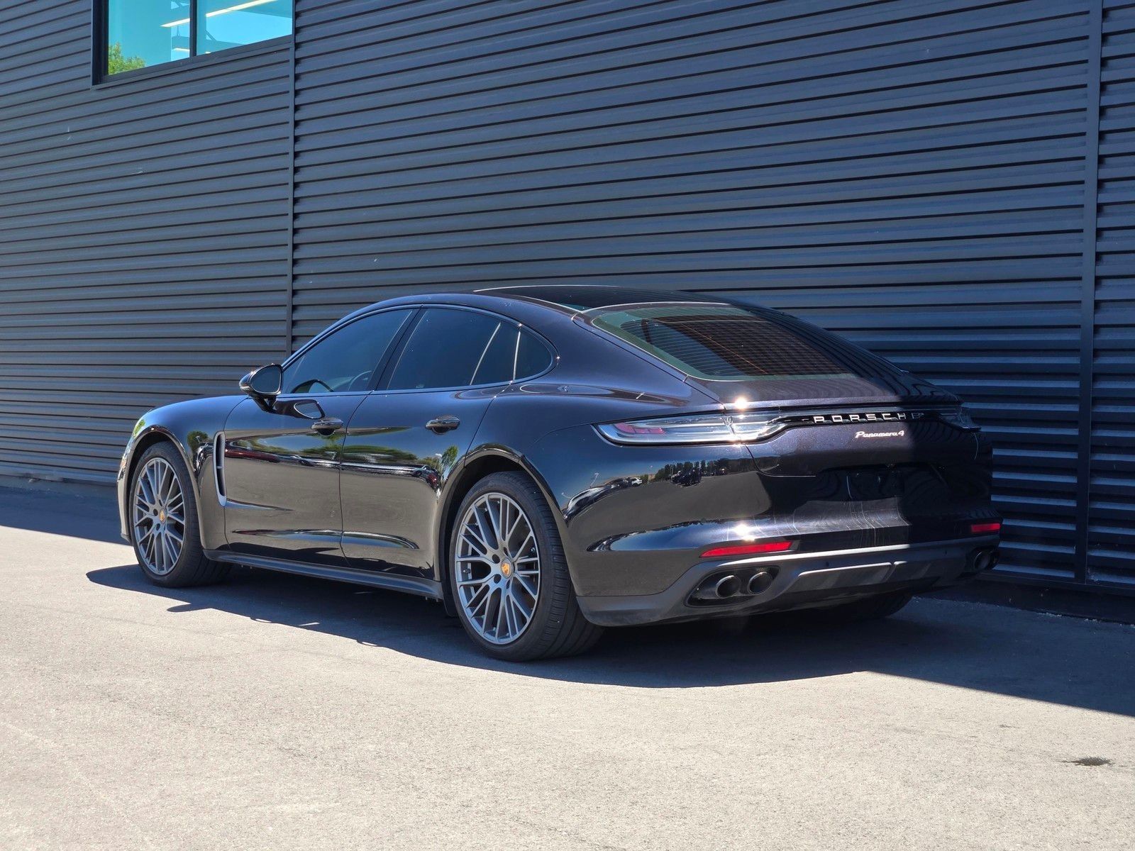 2023 Porsche Panamera 4 Platinum Edition — foto completa 3 de 27