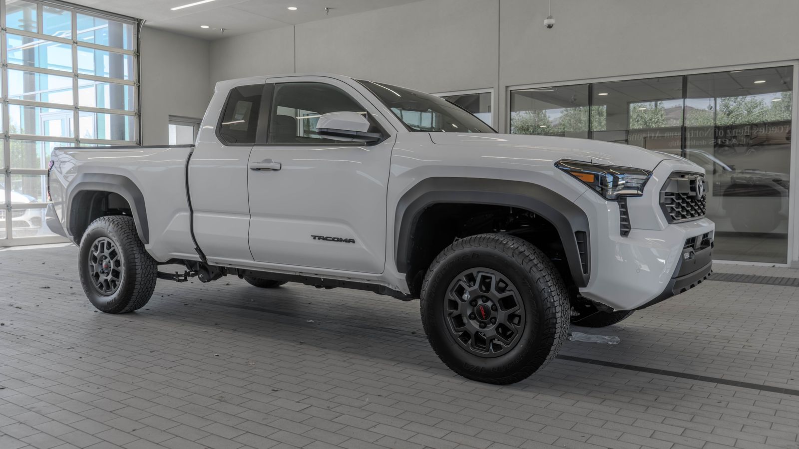 2025 Toyota Tacoma PreRunner — full photo 11 of 29