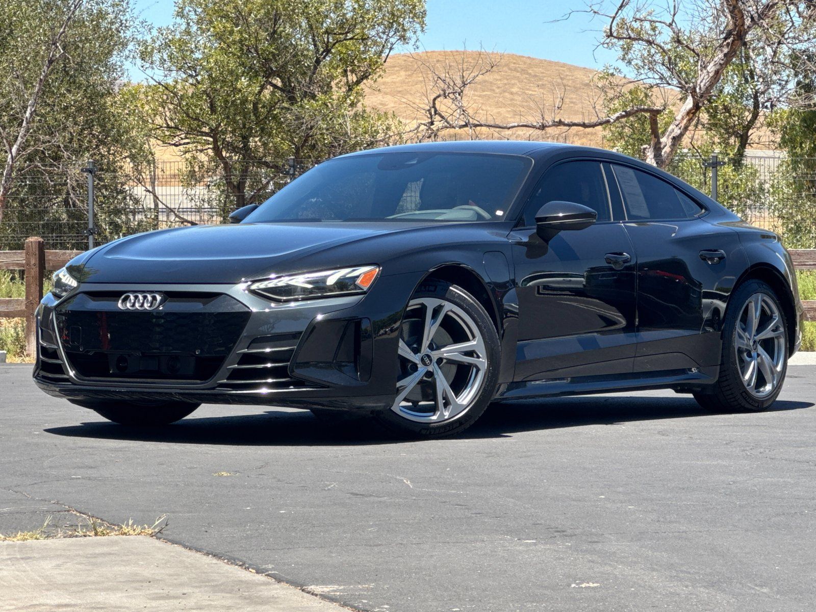 2023 Audi e-tron GT Premium Plus — full photo 1 of 27