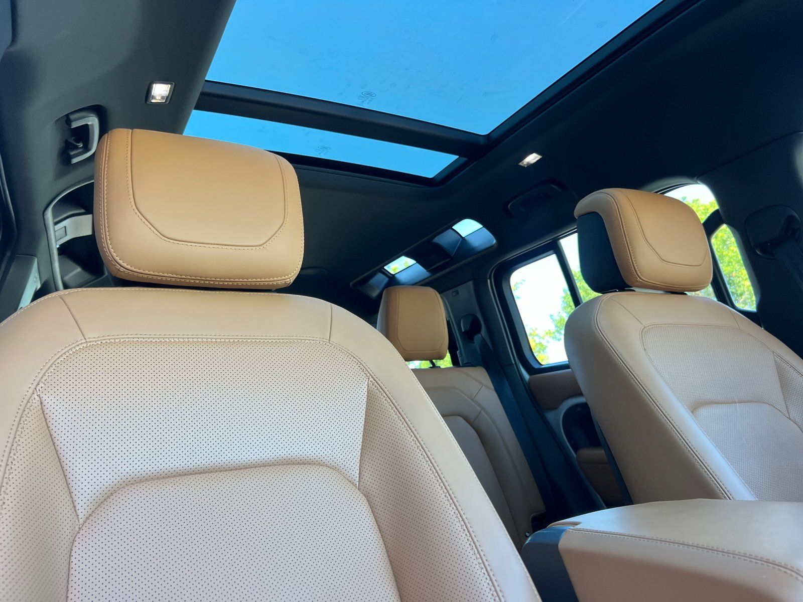 2023 Land Rover Defender 110 — foto completa 17 de 28