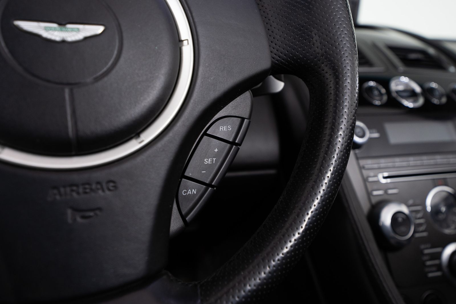 2012 Aston Martin V8 Vantage — full photo 23 of 50