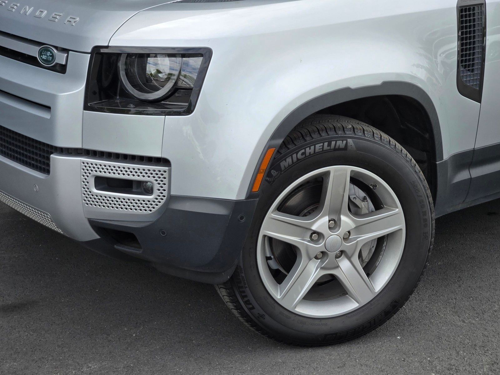 2020 Land Rover Defender 110 SE — full photo 9 of 45