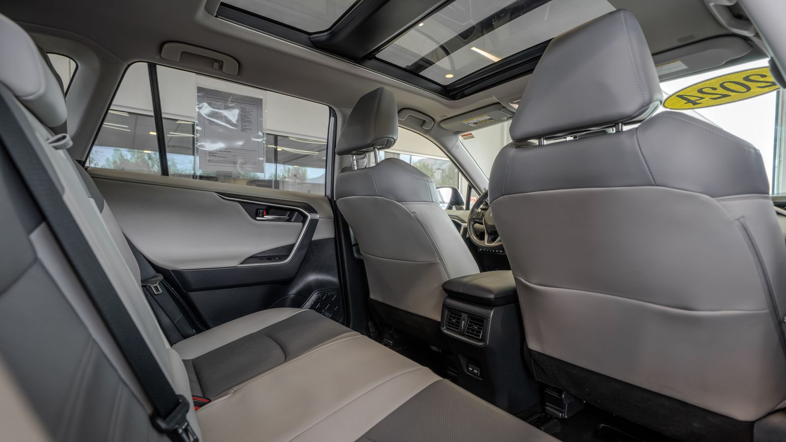 2024 Toyota RAV4 Hybrid Limited — full photo 28 of 35