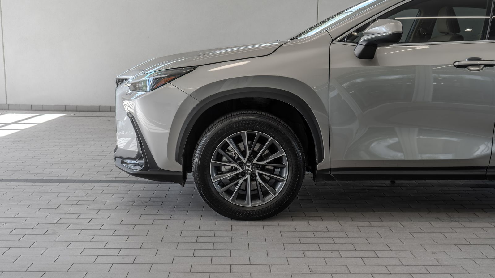 2025 Lexus NX 250 Premium — full photo 4 of 33