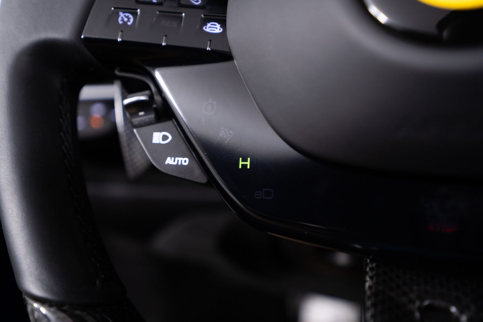 2025 Ferrari SF90 Spider — full photo 42 of 66