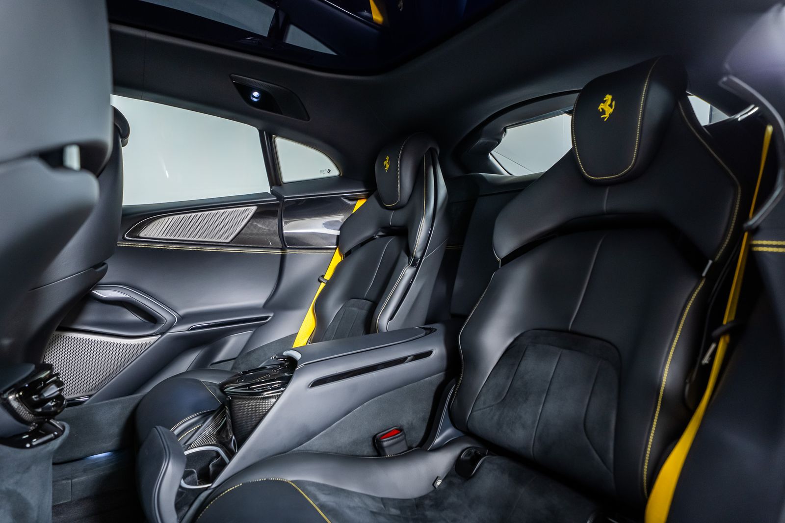 2025 Ferrari Purosangue — full photo 20 of 66
