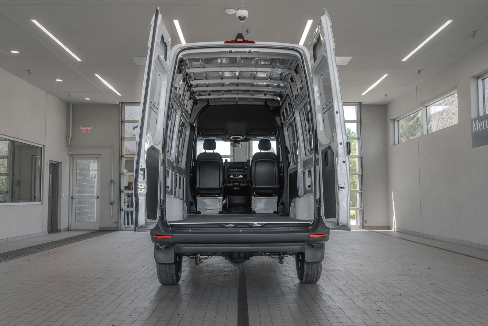 2025 Mercedes-Benz Sprinter 2500 Cargo 144 WB — foto completa 16 de 37