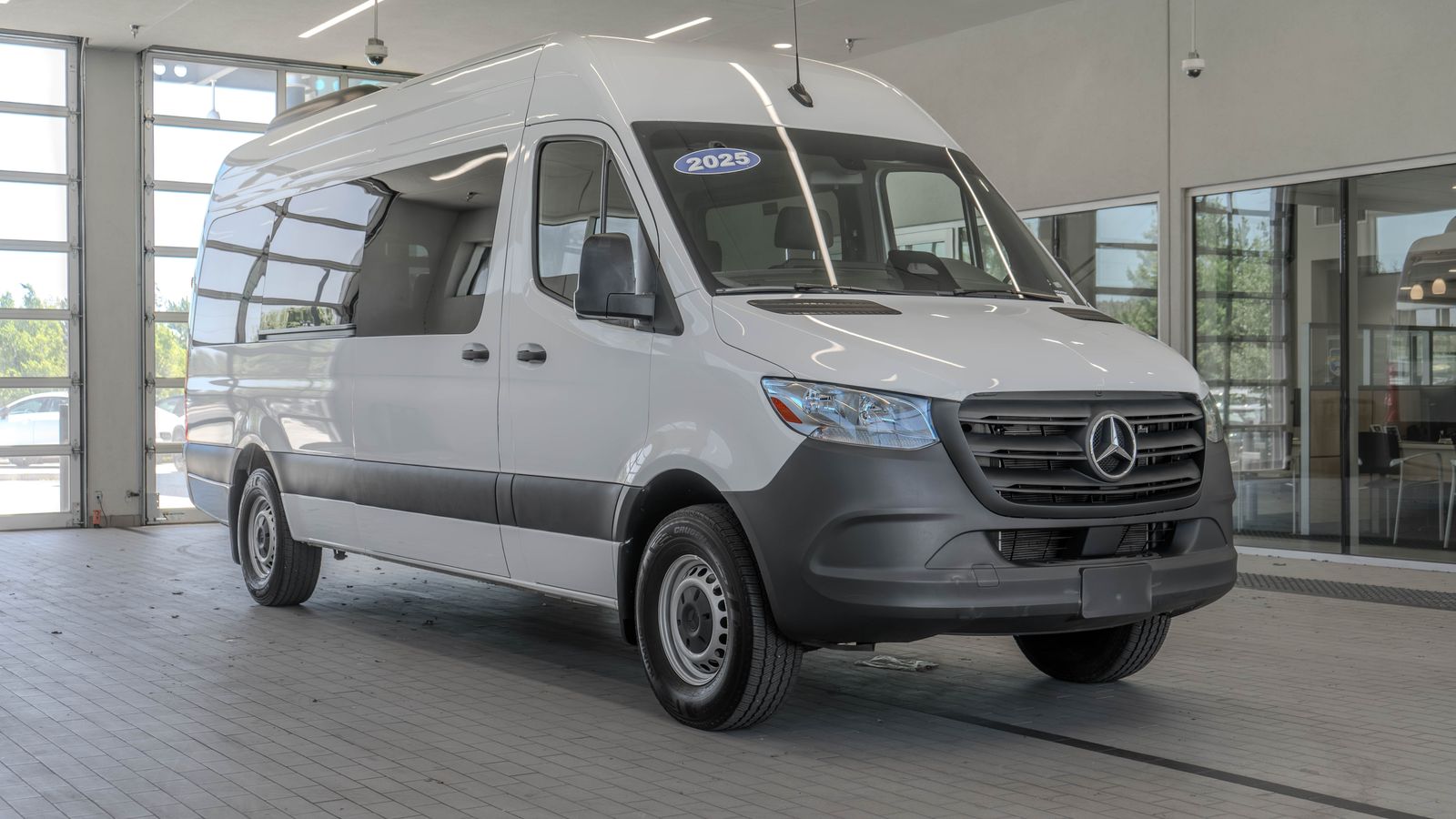 2025 Mercedes-Benz Sprinter 2500 Passenger 170 WB — full photo 20 of 35