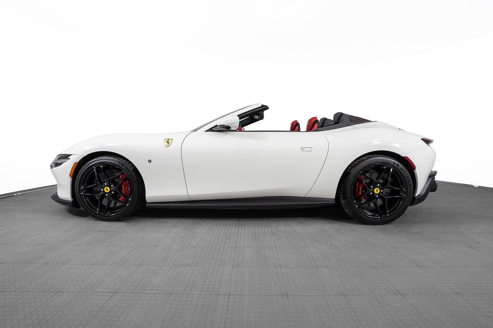 2025 Ferrari Roma Spider — full photo 2 of 51