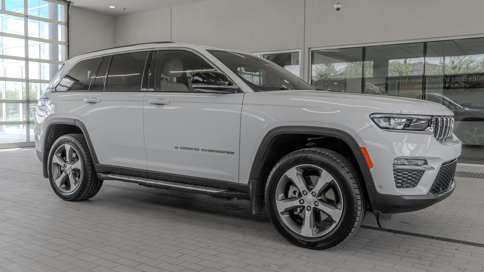 2023 Jeep Grand Cherokee 4xe — full photo 12 of 34