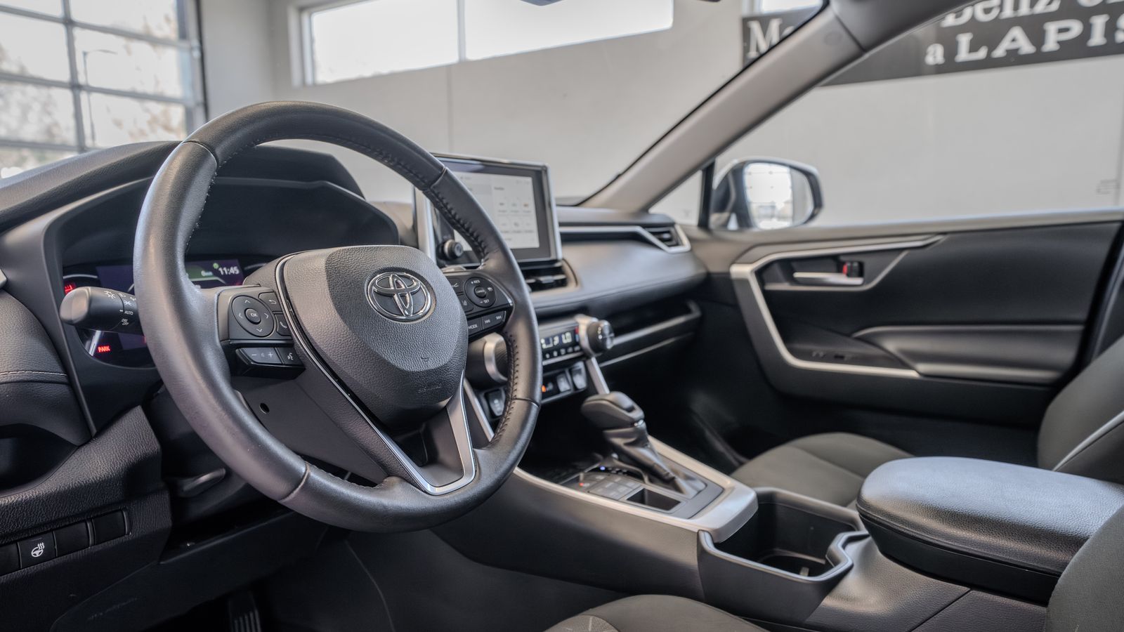 2024 Toyota RAV4 XLE — foto completa 7 de 34