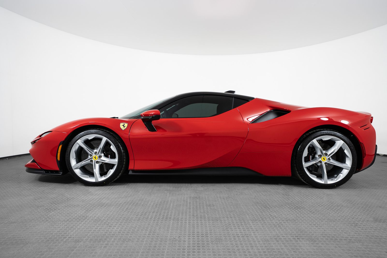 2021 Ferrari SF90 Stradale — full photo 2 of 38