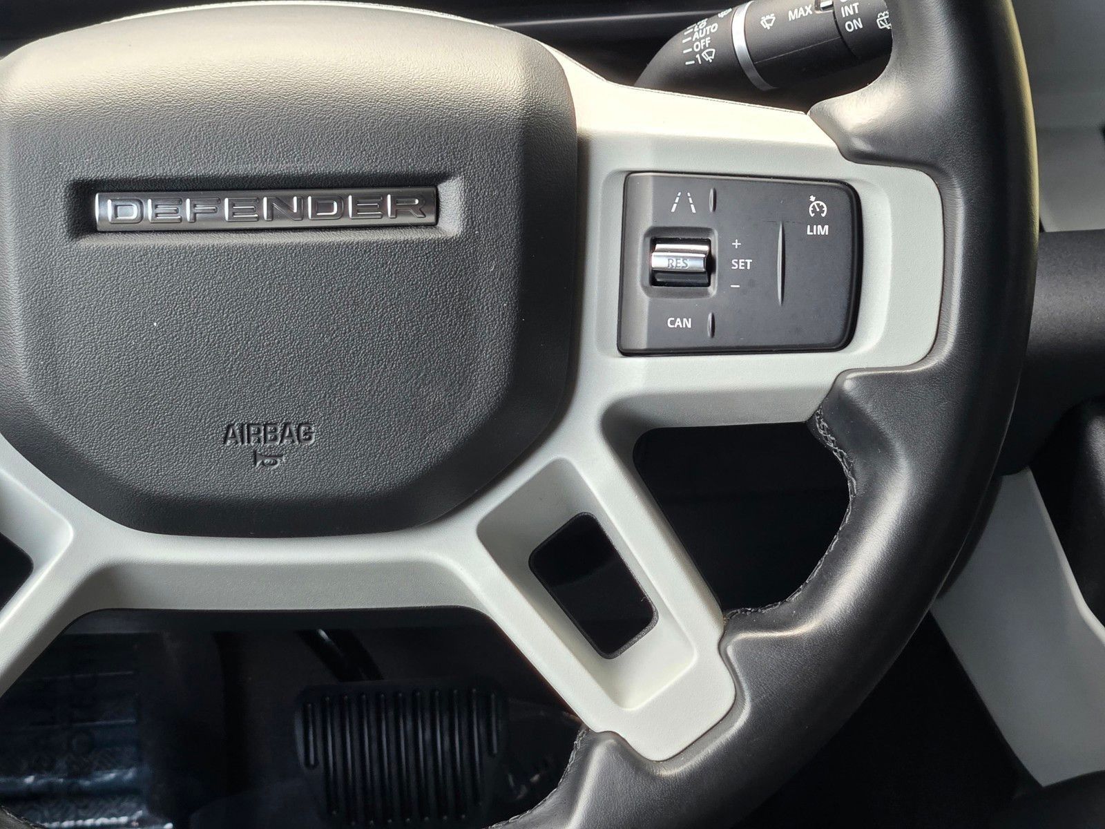 2023 Land Rover Defender 130 SE — foto completa 16 de 45