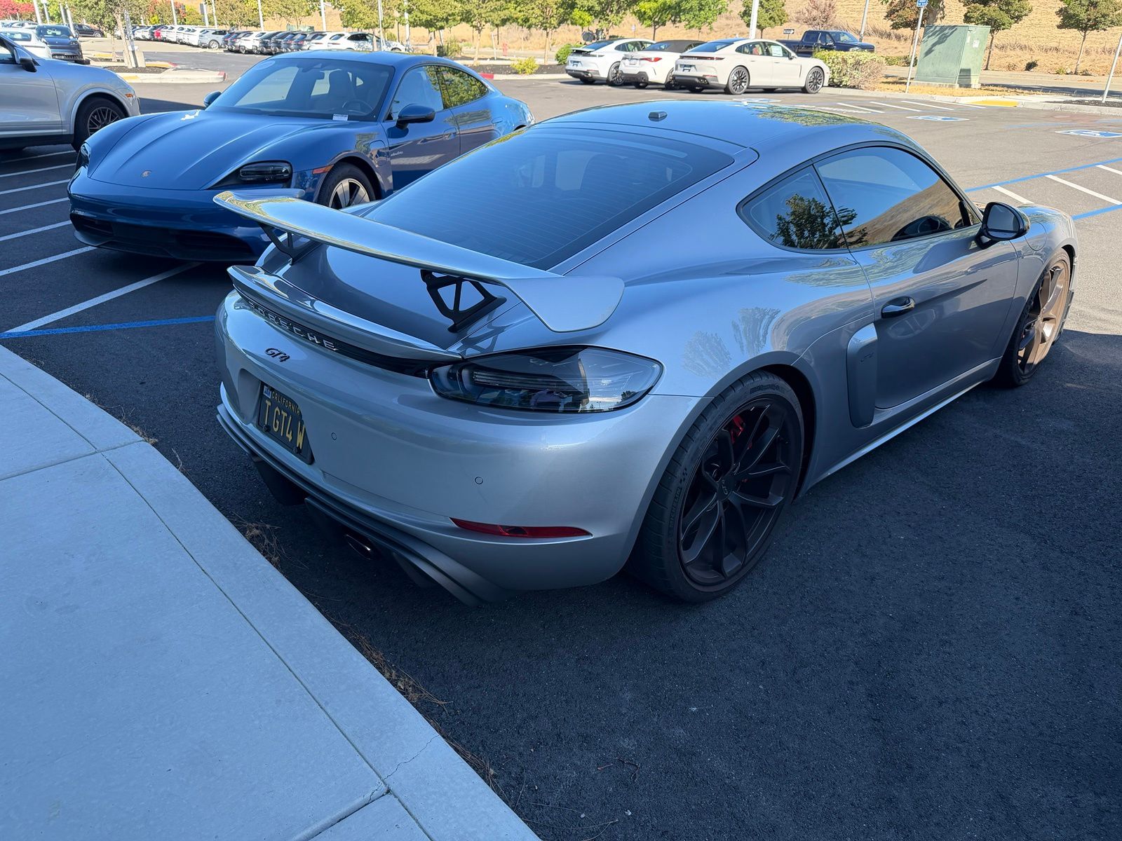 2021 Porsche 718 Cayman GT4 — full photo 4 of 5