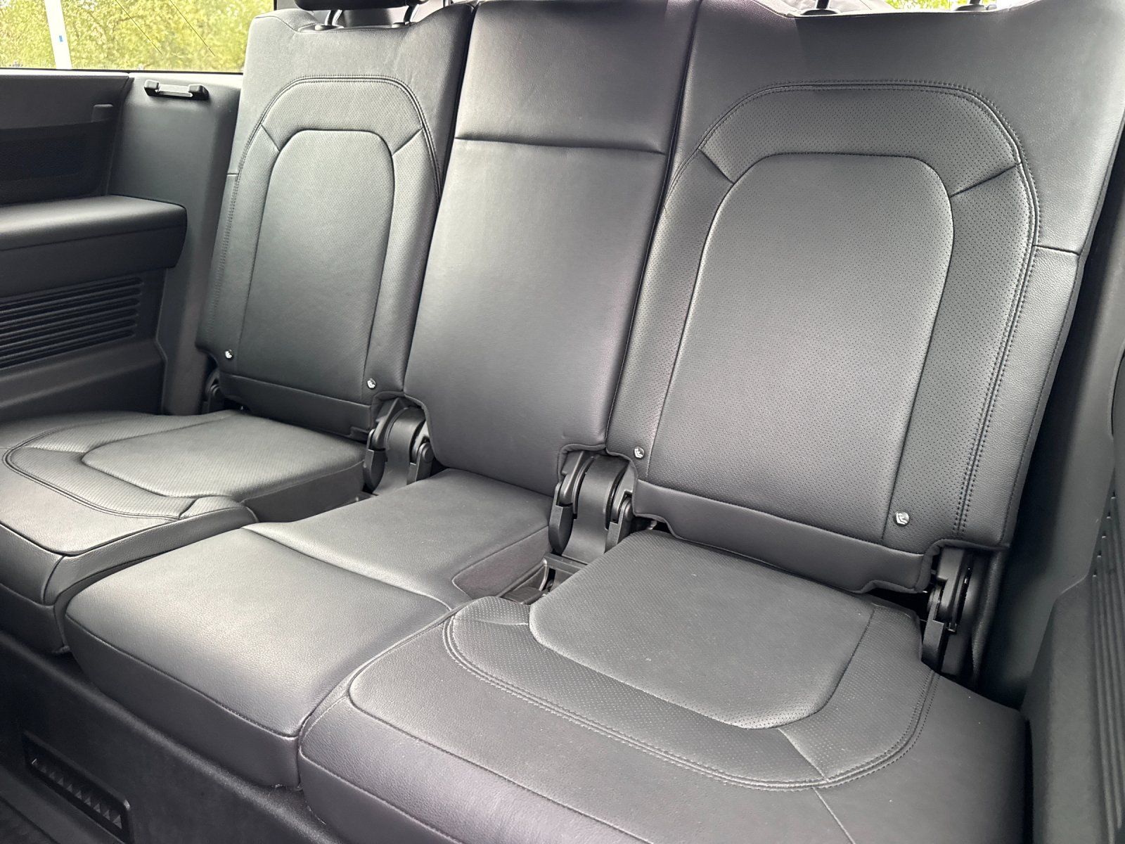 2024 Land Rover Defender 130 X-Dynamic SE — foto completa 14 de 30