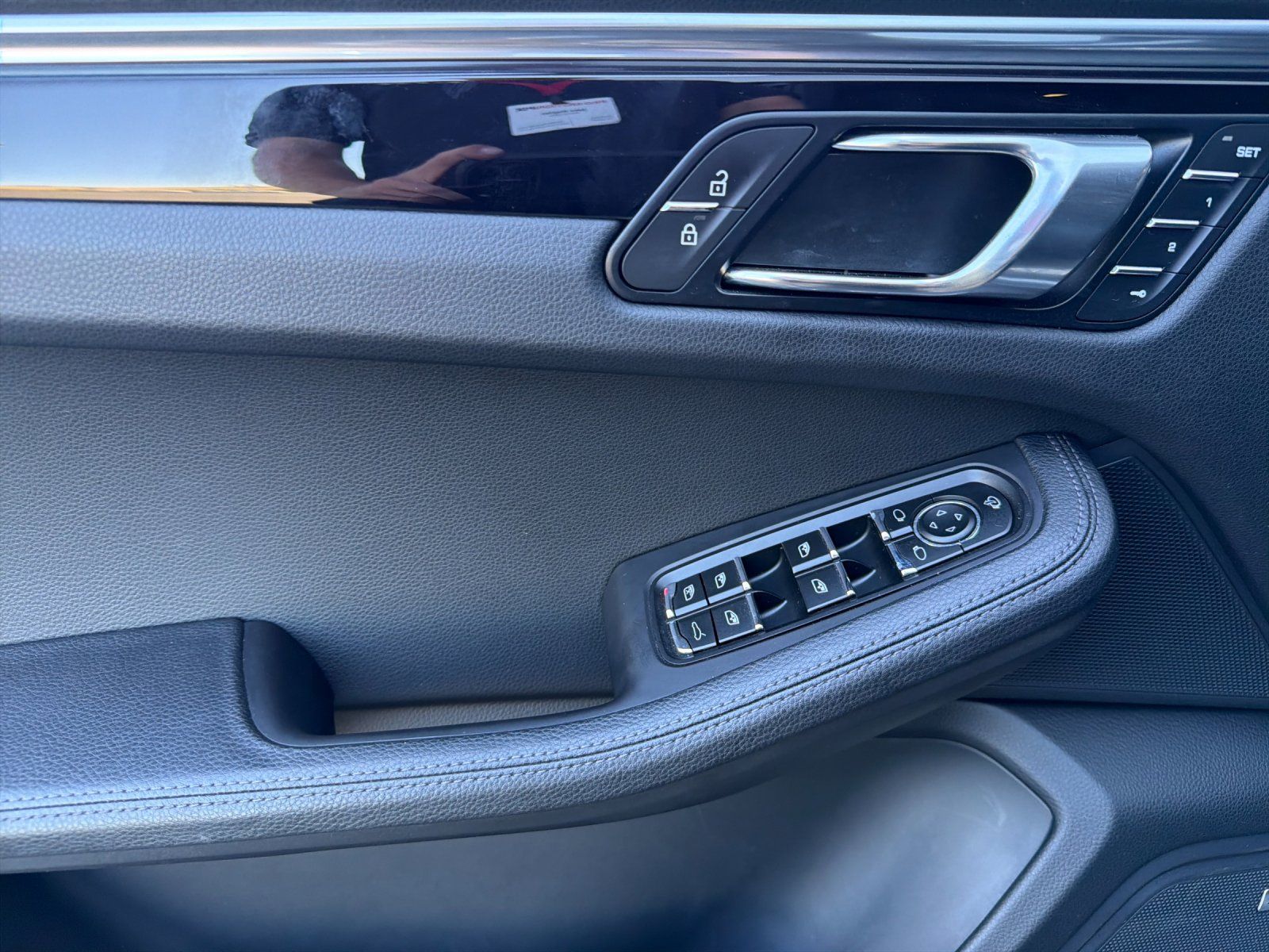 2024 Porsche Macan S — full photo 12 of 27