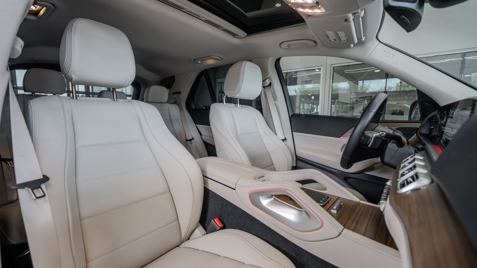 2025 Mercedes-Benz GLE GLE 450e — full photo 28 of 34