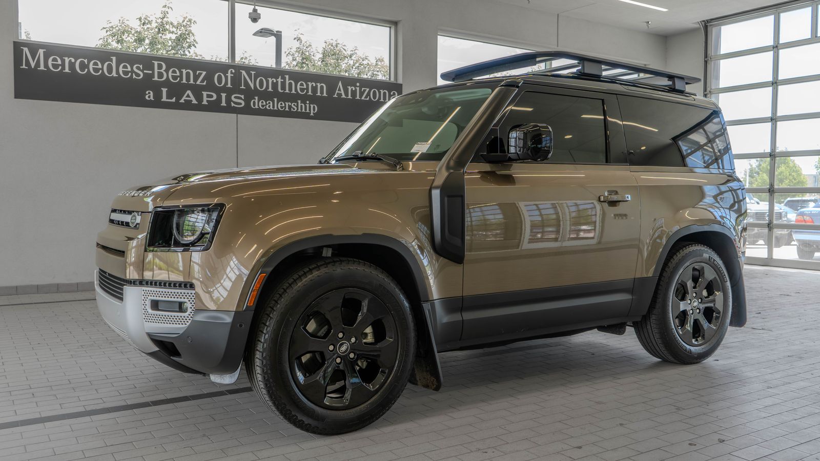 2025 Land Rover Defender 90 S — foto completa 3 de 33
