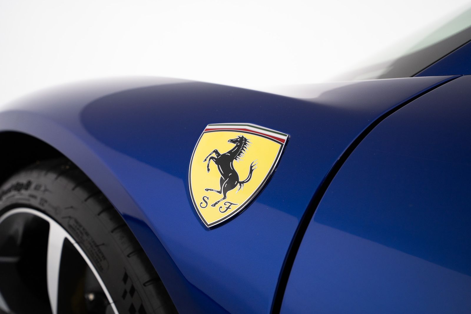 2025 Ferrari SF90 Spider — full photo 11 of 66