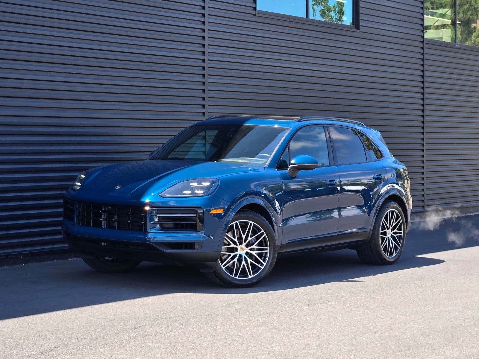 2025 Porsche Cayenne Base — full photo 1 of 45