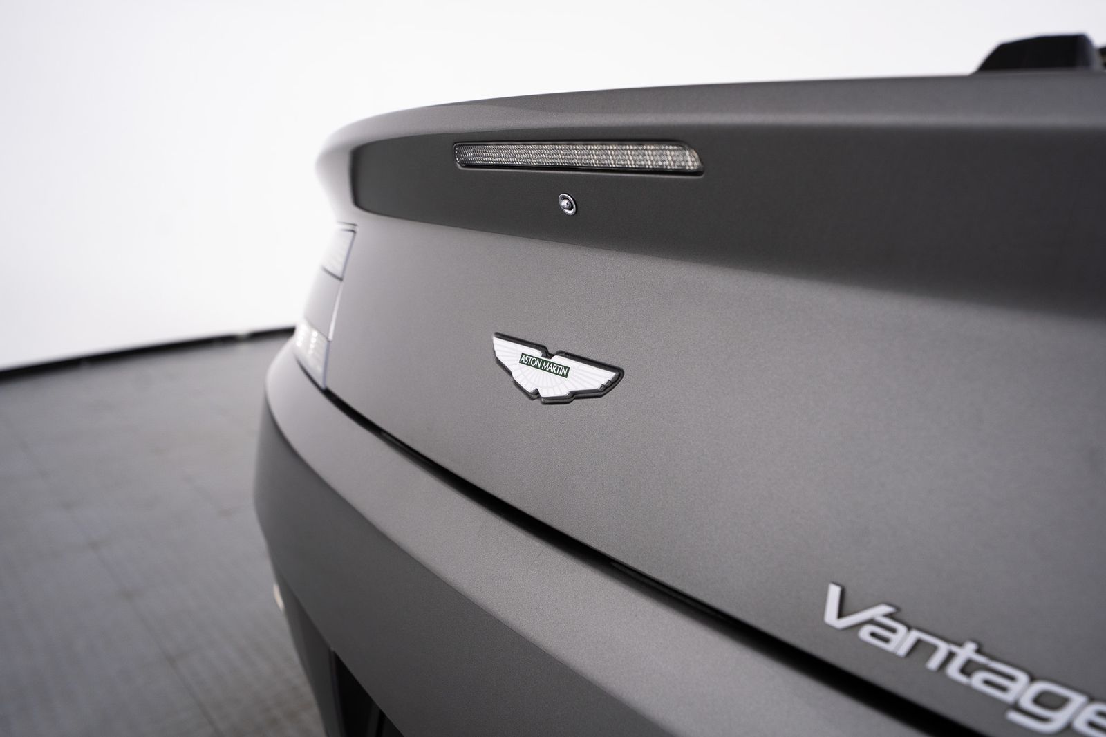 2012 Aston Martin V8 Vantage — foto completa 30 de 49