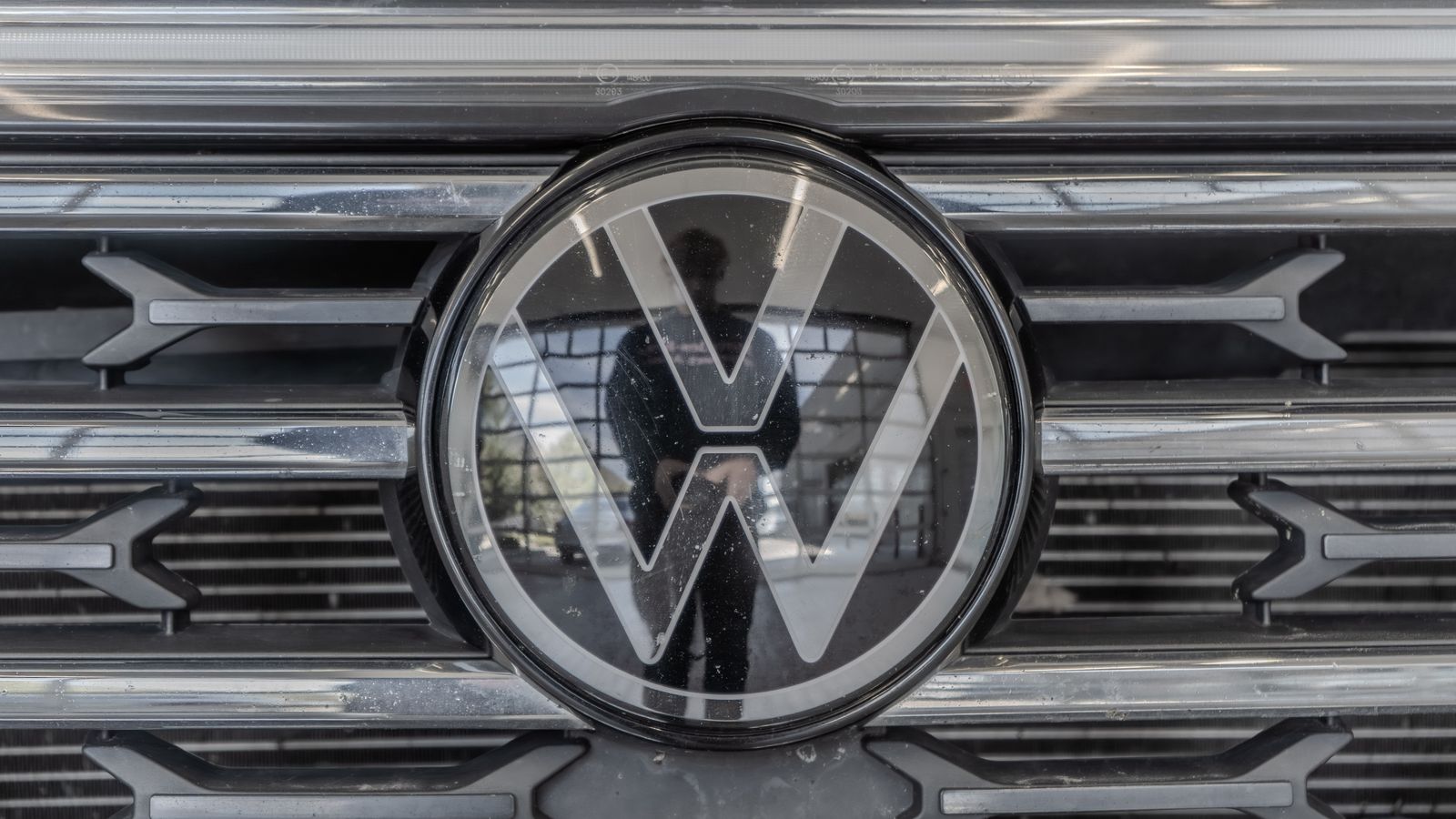 2024 Volkswagen Atlas 2.0T SE w/Technology — full photo 5 of 35