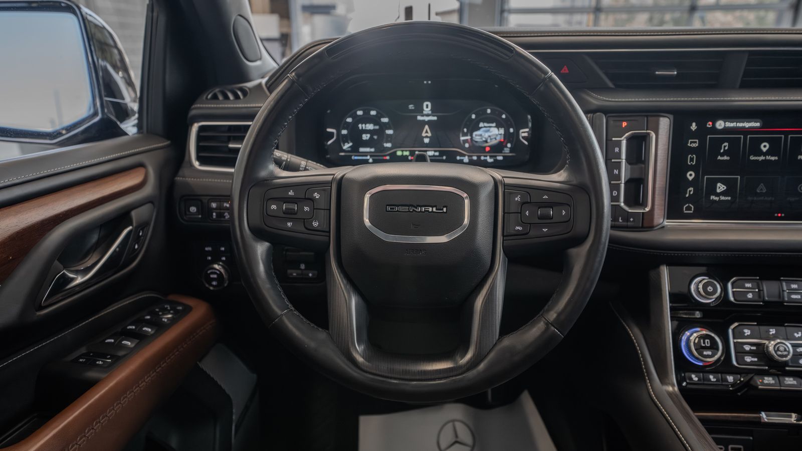 2024 GMC Yukon XL Denali Ultimate — full photo 9 of 35