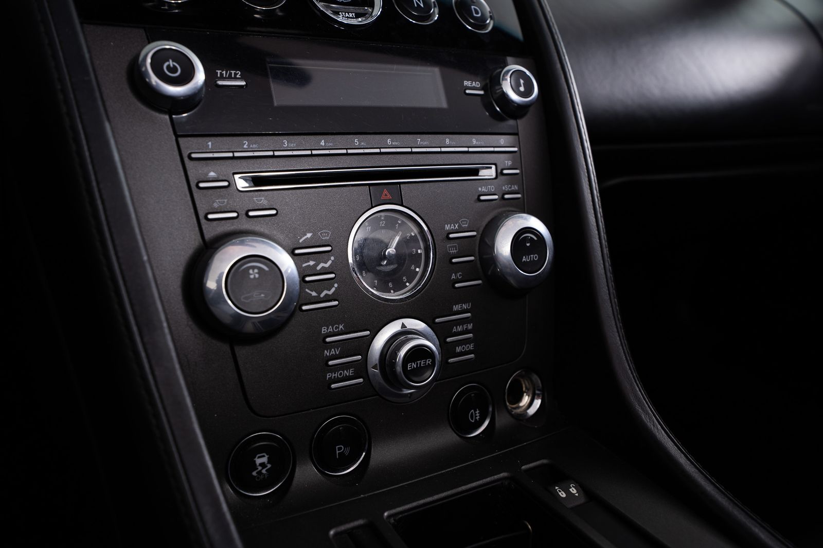 2012 Aston Martin V8 Vantage — foto completa 39 de 49