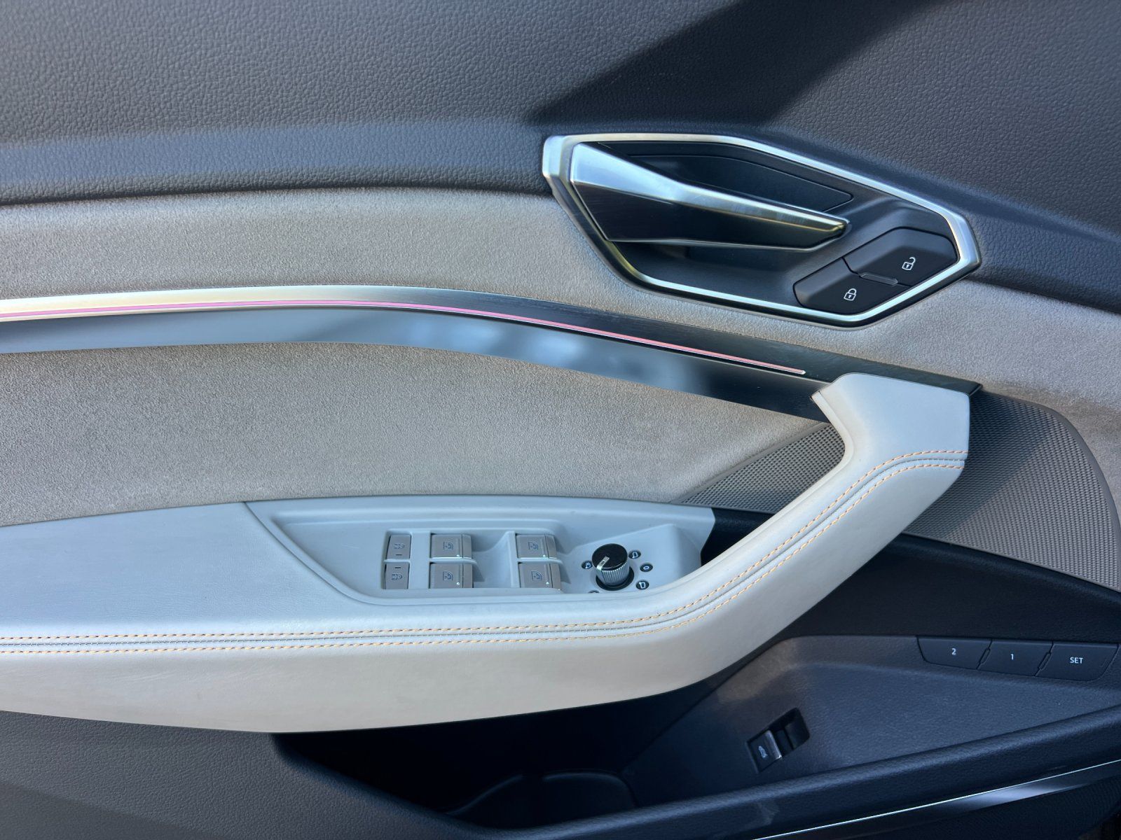 2024 Audi Q8 Sportback e-tron Prestige — full photo 10 of 28