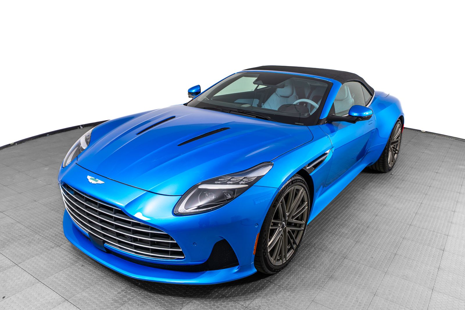 2024 Aston Martin DB12 Volante — full photo 3 of 55